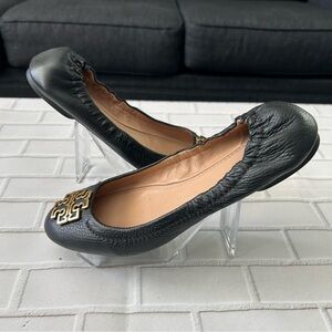 Tory Burch MELINDA black Leather Flats with Gold MEDALLION